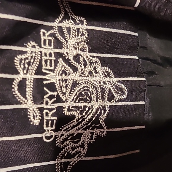 Gerry Weber Balck White Two Button Blazer Size 42 or US 12 - Picture 3 of 7